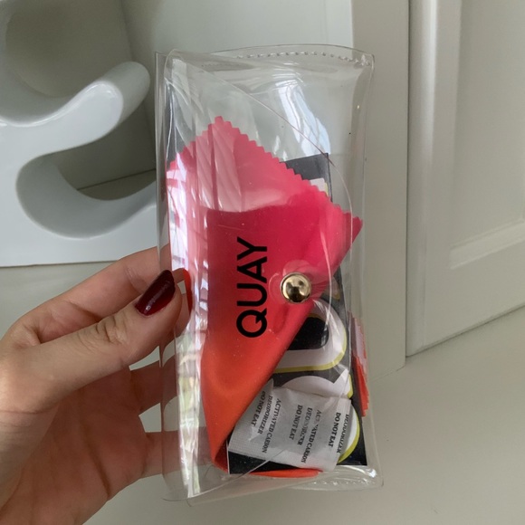 QUAY AUSTRALIA PVC See through Plastic Snap Sunglasses Protective Case BRAND NEW - Picture 2 of 4
